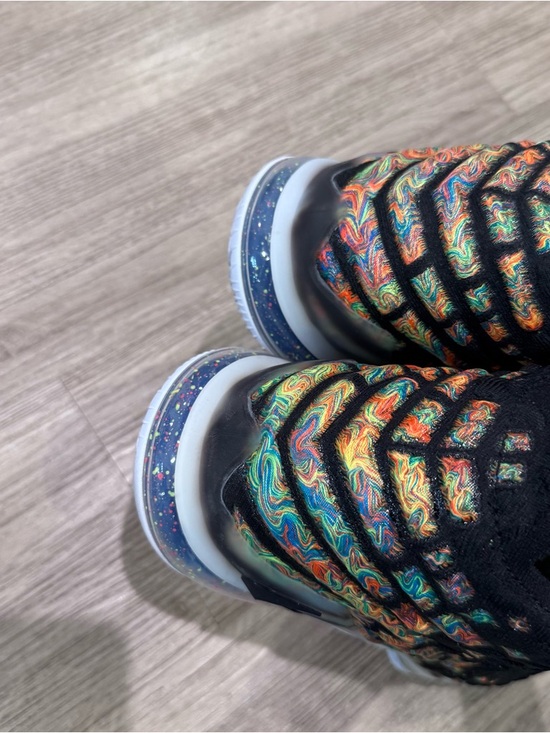 Nike LeBron 17 James Gang Sneakers - Picture 5 of 10